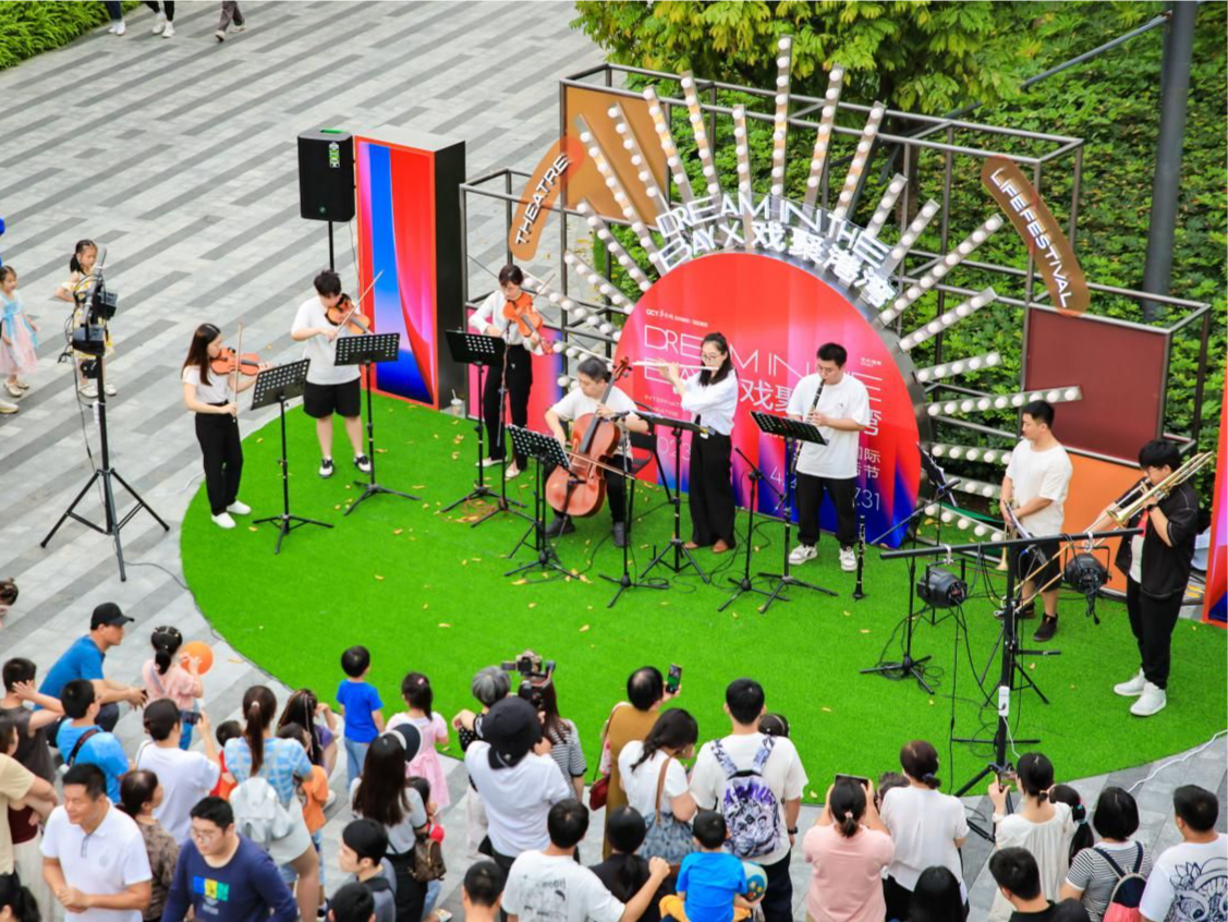 “五一”假期欢乐港湾及滨海廊桥好“戏”上演