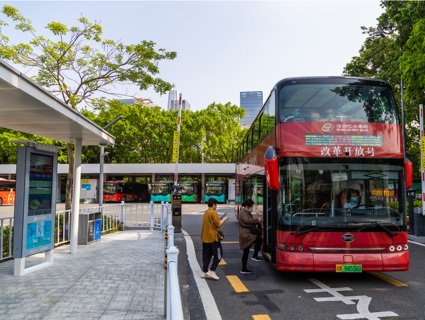 “适老化”公交场站来了！深圳老年人出行更安全更方便