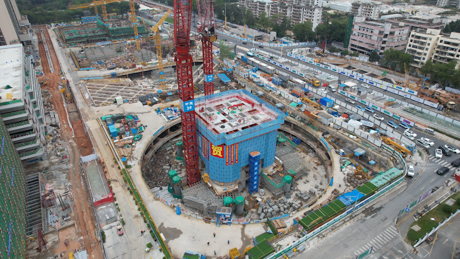 华富村改造项目启用“空中造楼机”