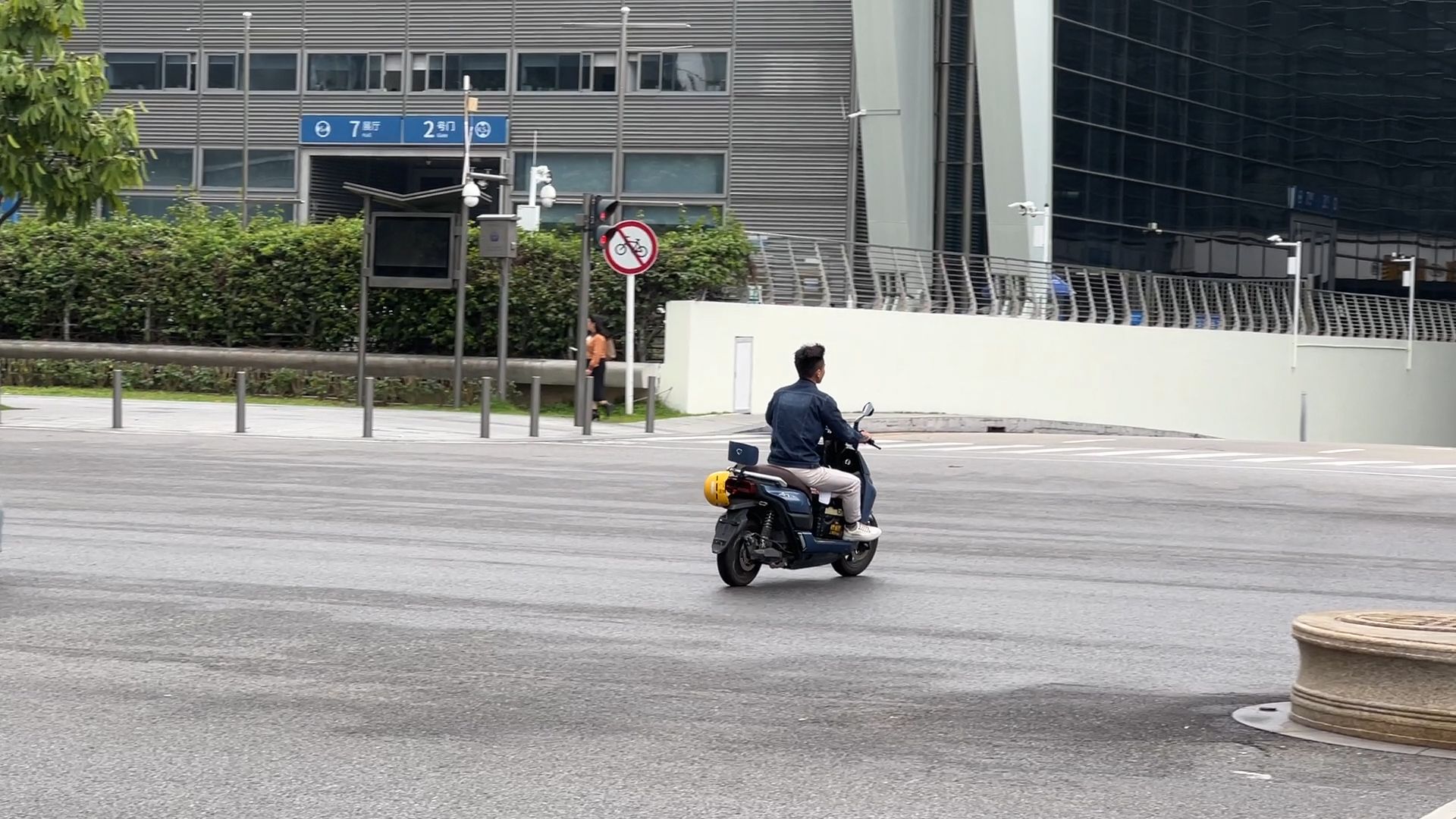 深圳骑电动车的市民需要注意啦！