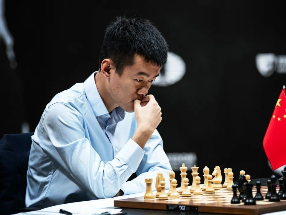 国际象棋世界冠军赛，丁立人迎来首胜