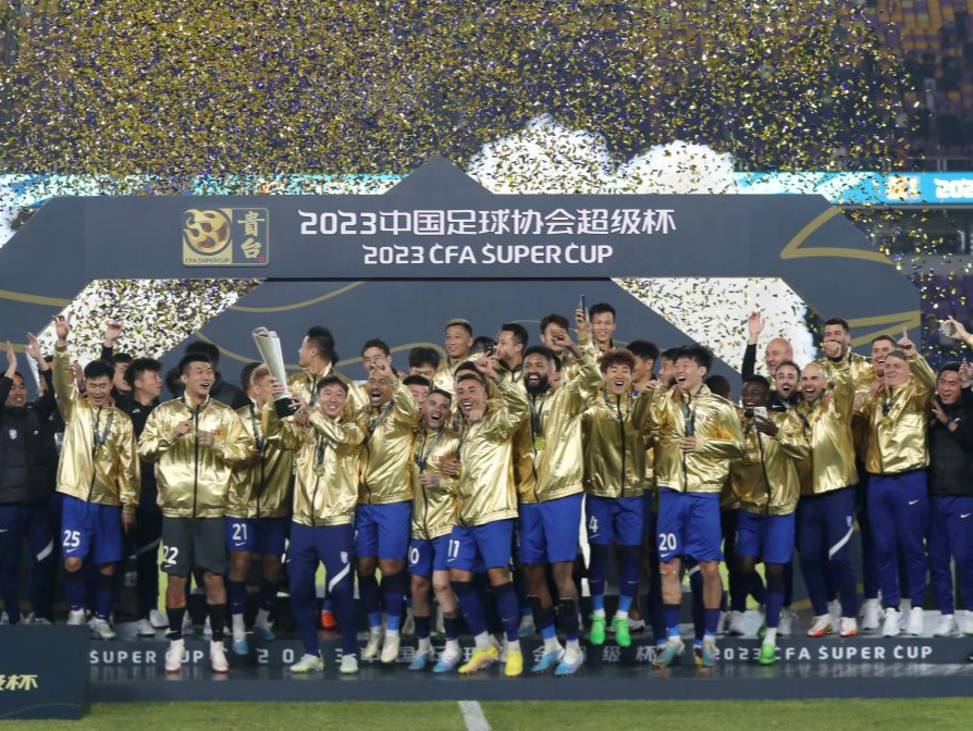 武汉三镇2:0击败山东泰山首捧超级杯