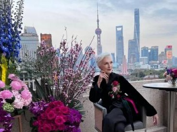 马斯克母亲“打卡”中国：悠久的历史文化令人着迷！