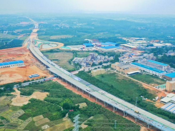 最新进展！湛江机场高速2023通车段进入路面施工阶段