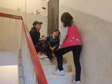 独居老人突发疾病，网格员紧急救助化险为夷