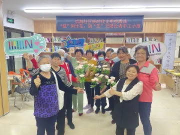 “纸”间生花，创“艺”无限！南山区后海社区带领长者制作皱纹纸花