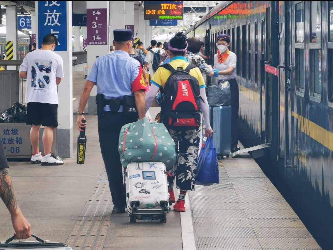 护航旅客“五一”平安出行，广铁警方将重点整治站车霸座等行为！