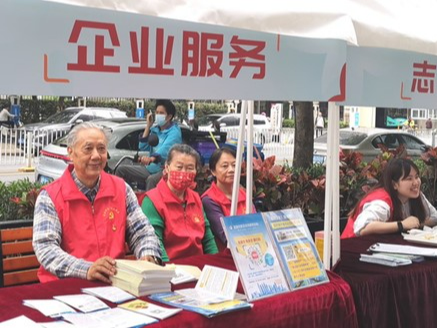 文明创建 市民有话说｜李中旺夫妇退休后坚持做志愿者近10年：“来了就是深圳人，来了就做志愿者”