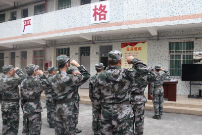 光明街道组织基干民兵入队训练