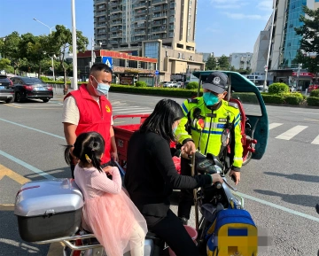 公明街道开展文明劝导志愿服务活动
