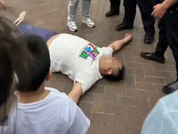 男子在迪士尼抽烟后与工作人员起冲突？上海迪士尼：未给赔偿，禁止其再次入园