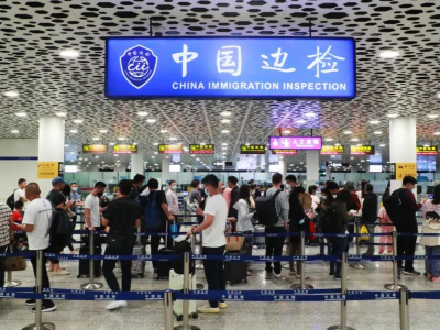 “五一”假期首日，深圳机场口岸通关有序顺畅