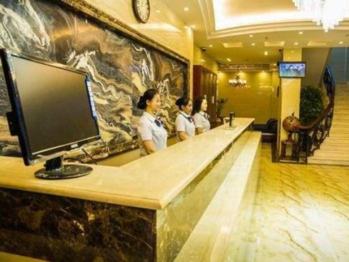 谁在“低价转让”五一酒店客房？
