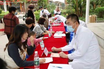 南山妇幼举办孤独症日系列健康宣传，连续十年在全区推“早筛”项目！