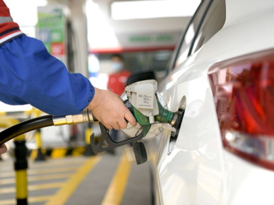 今晚调油价！国内汽、柴油价格每吨分别降低160元和155元
