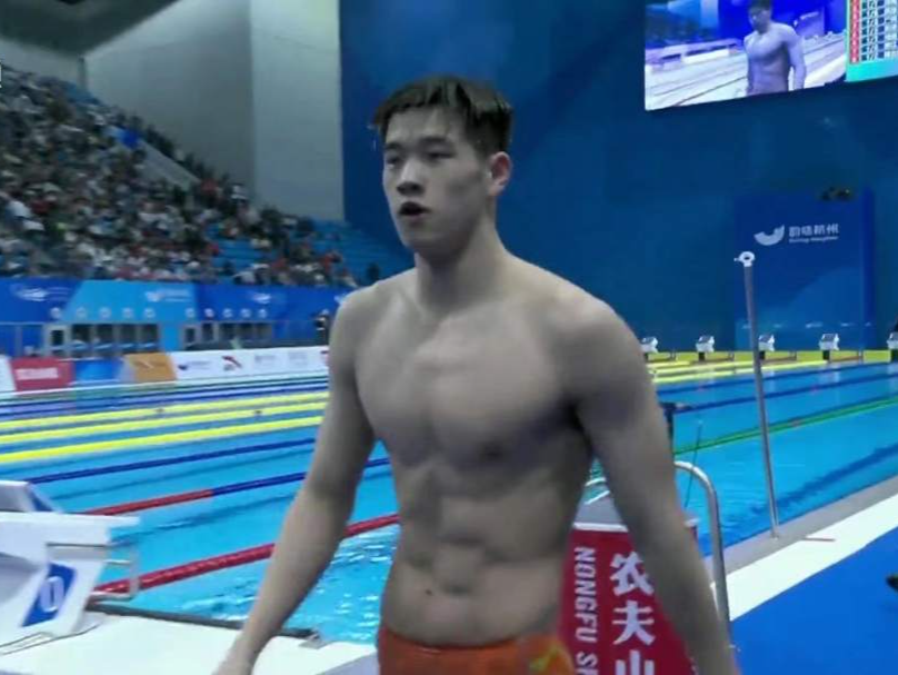 全国游泳冠军赛：潘展乐男子100米自由泳打破亚洲纪录