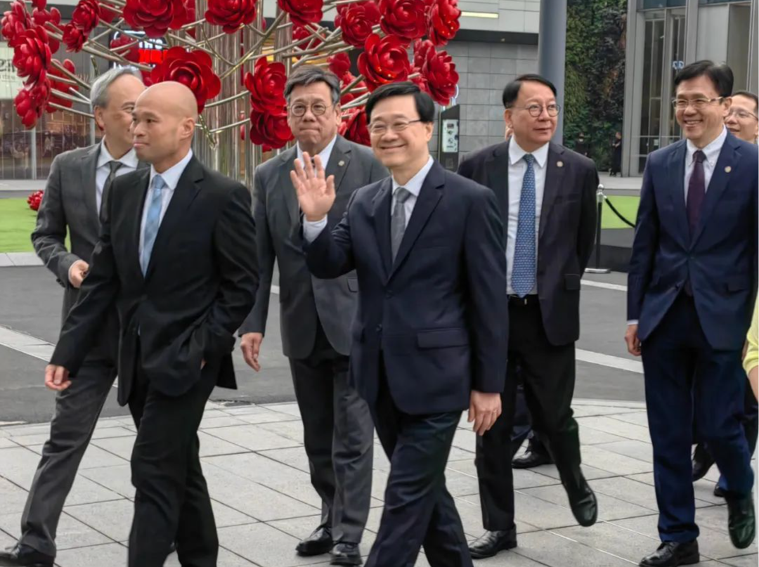 抵达重庆的第一天，李家超去了哪些地方？