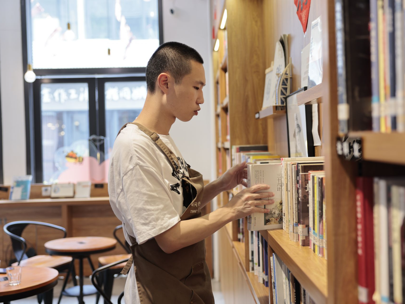 走出“孤独”走向“融入”，“心青年”在深圳书店实现就业梦