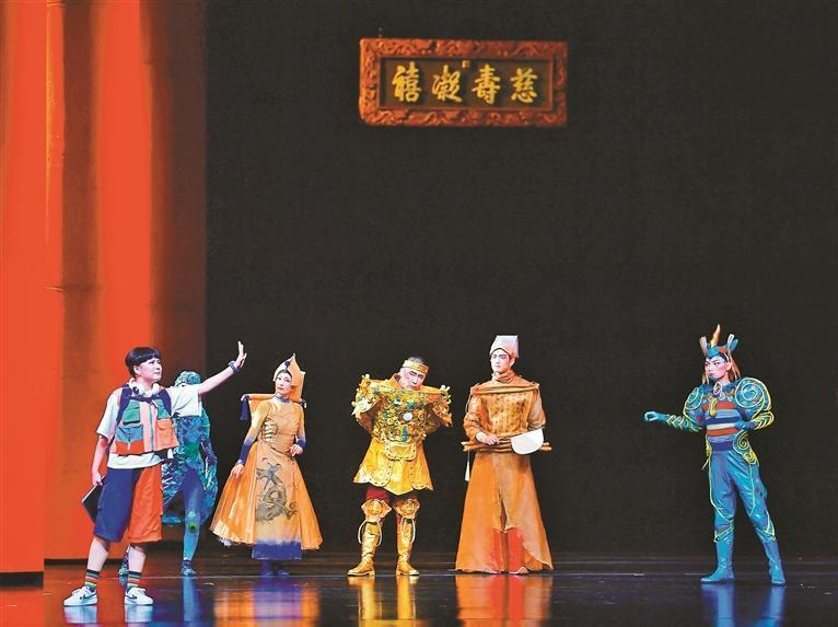 高科技舞美让文物都“活”了！故宫博物院音乐儿童剧《甪端》在深圳上演