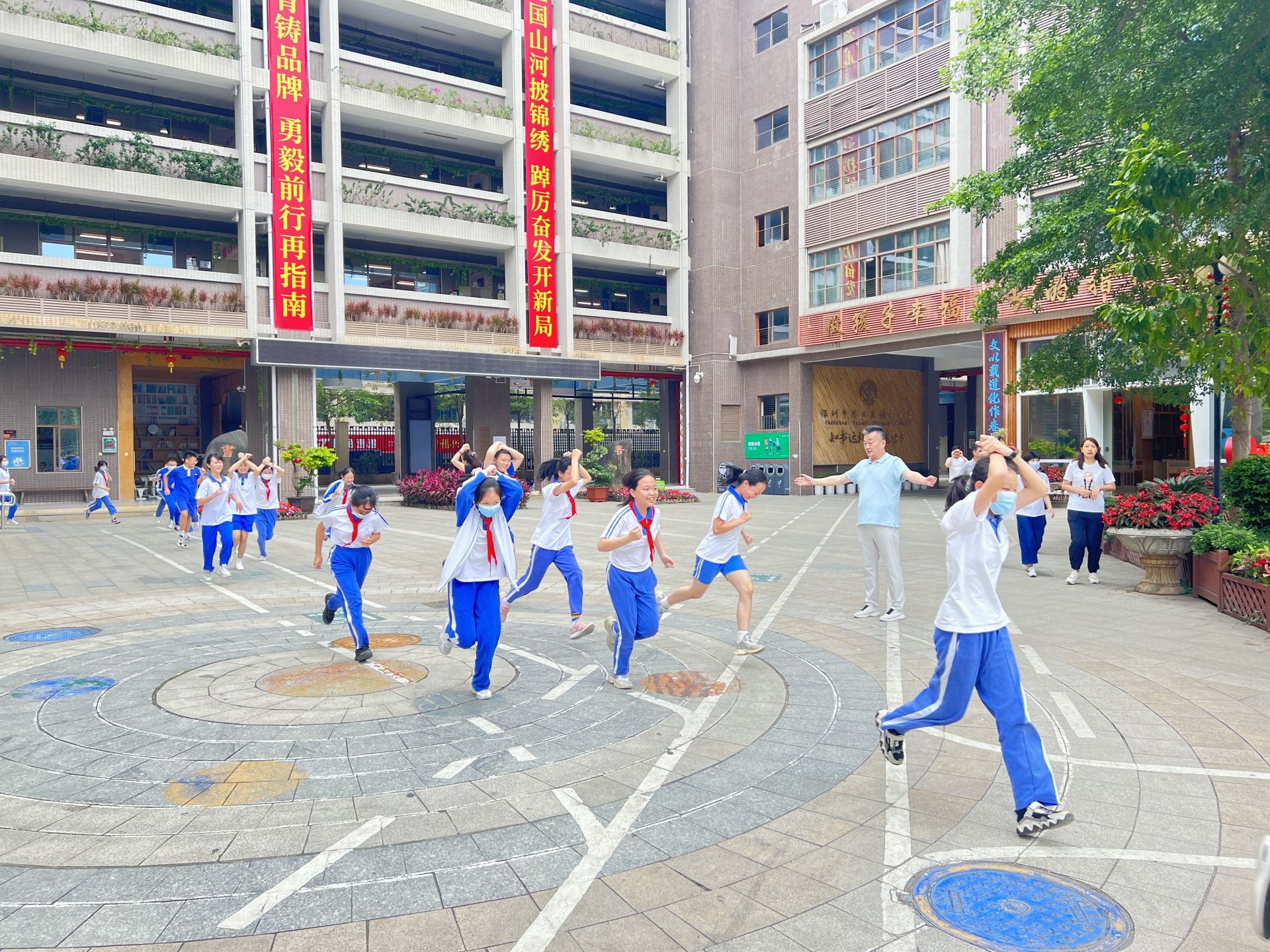 增强学生风险防范意识，福南小学开展防震减灾疏散演练