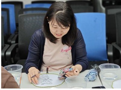 情满五月·感恩有你——莲花二村社区举办“绽放女性之美”母亲节活动  