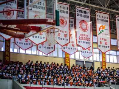 现实版“湘北”！一座县城中学的篮球队，如何登上全国顶峰