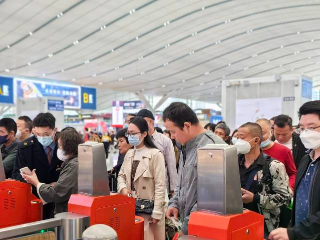 今年“五一”假期全国水陆空营业性客运量合计近2.7亿人次