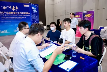 多措并举促进更高质量更充分就业  深圳上半年城镇新增就业人数超9.5万人
