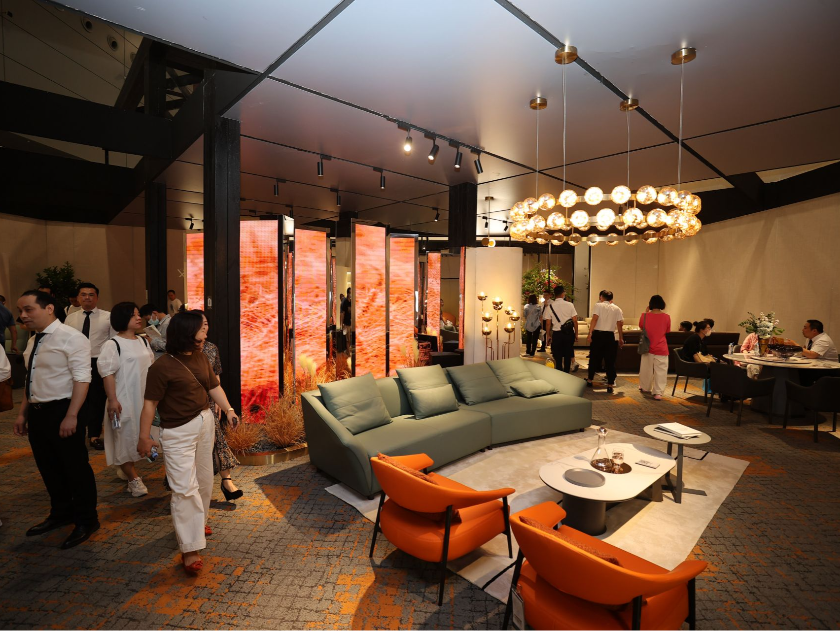 2023深圳时尚家居设计周开幕，九大主题展览呈现从家具到户外全场景智慧生活方式
