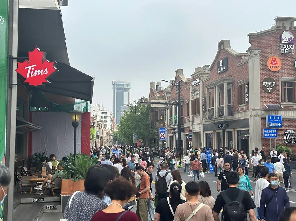 网红街区太热闹，附近居民很烦恼，城市烟火与安宁生活矛盾吗？