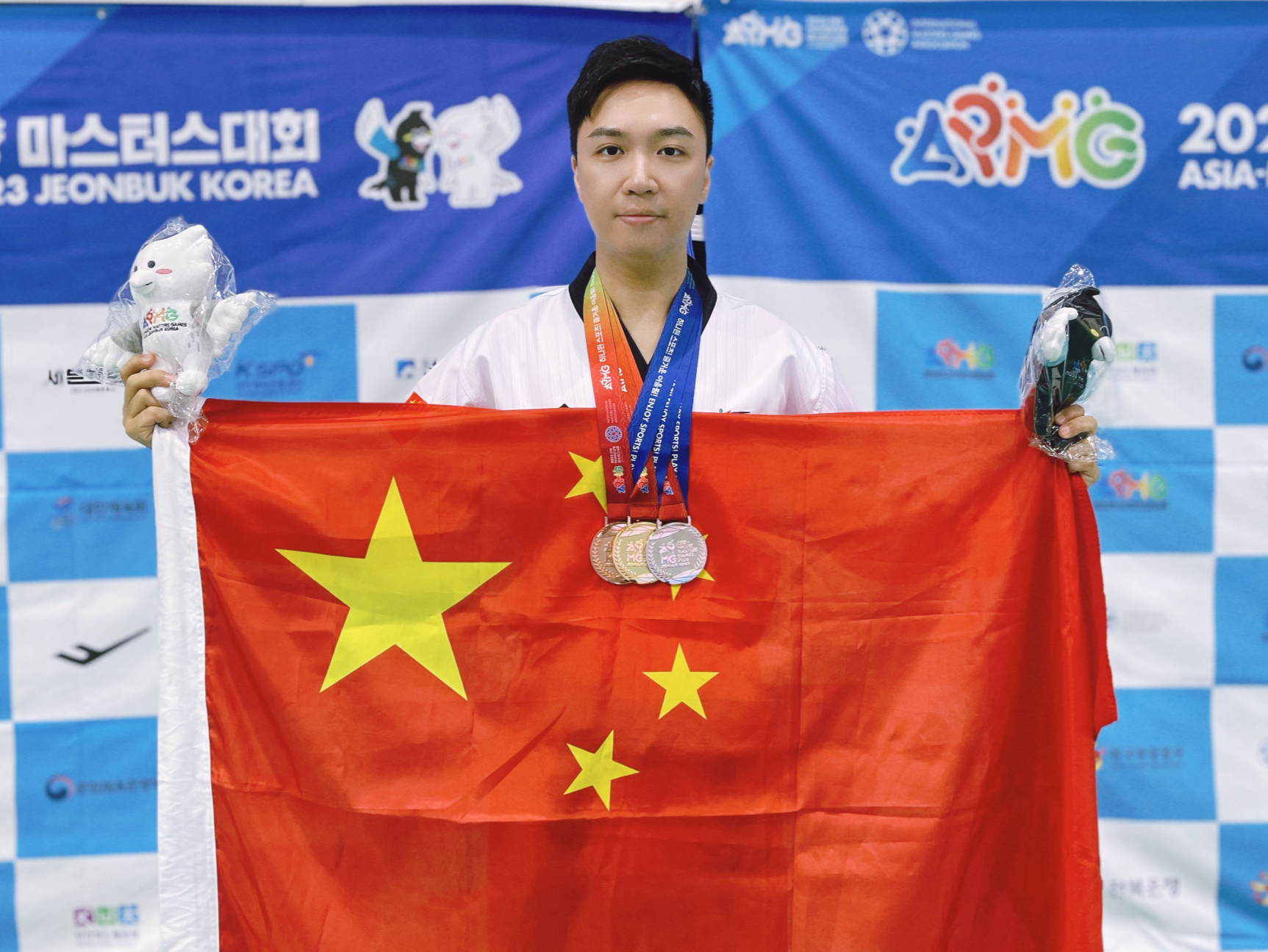 深企老板夺世界大师运动会冠军 陈泽骏：“望所有人体验跆拳道的魅力！”