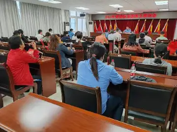 凝聚楼栋治理“微力量”——新湖街道“红色小分格”组织楼栋长开展业务培训