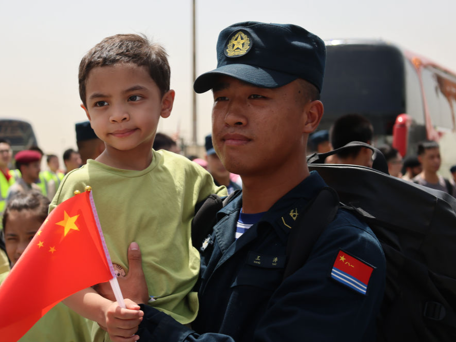 危急关头，“中国护照”带你回家