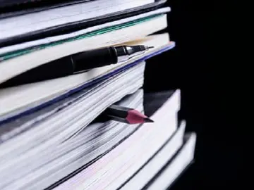 长沙一中学老师家长找大师给学生文具开光？校方：已严厉叫停