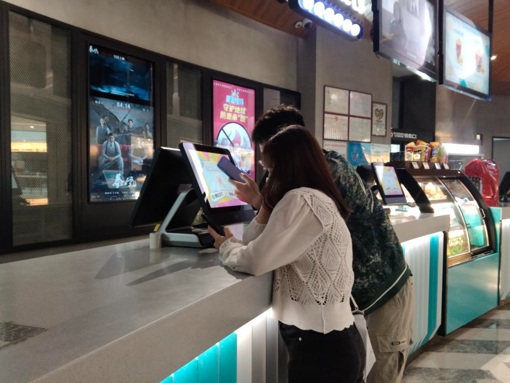 经济日报：电影市场整体复苏强劲
