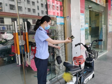 公明街道“红色小分格”排查电动自行车安全隐患守护消防安全