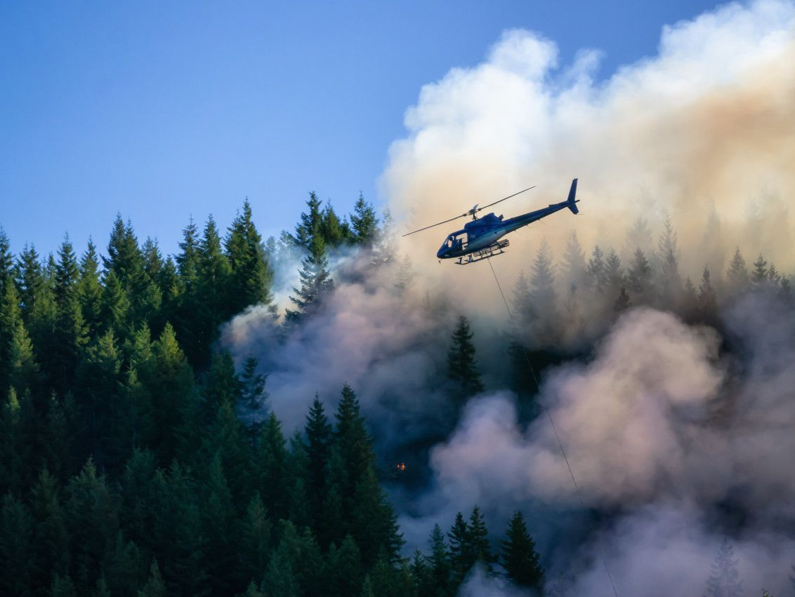 加拿大艾伯塔省发生野外火灾 1.3万人被迫撤离