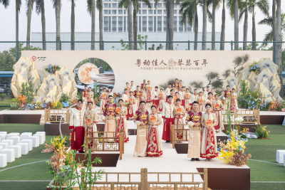 心动520！“复兴号”中式婚礼见证铁路青年幸福时刻