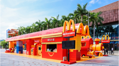 麦当劳中国举行麦乐鸡40周年庆，邀请深圳小朋友六一欢聚