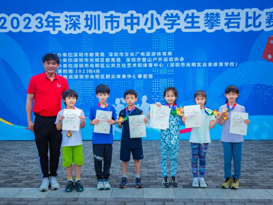 两位冠军都8岁！龙外集团新亚洲学校学子分别在全国赛、深圳赛摘金