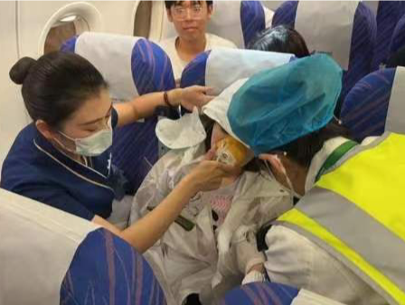 万米高空旅客突发呼吸困难，南航紧急备降送医救治