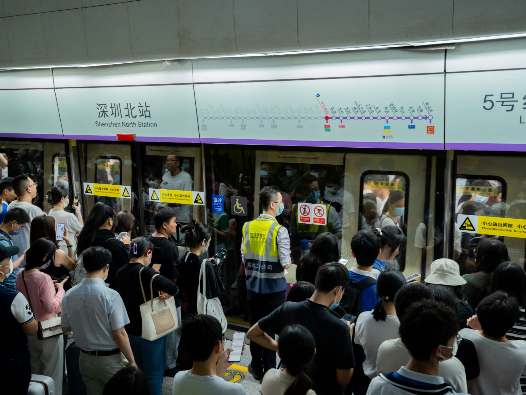 深圳地铁调整运营时间，安全顺畅保障“五一”返程高峰