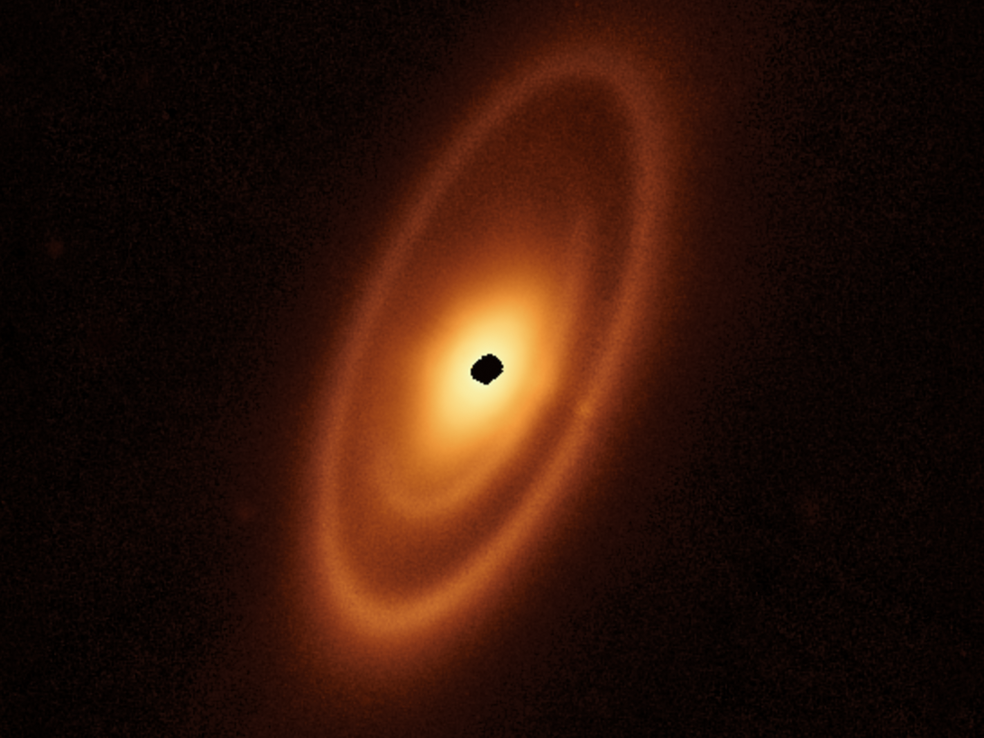 韦伯望远镜发现系外恒星有3道尘埃环