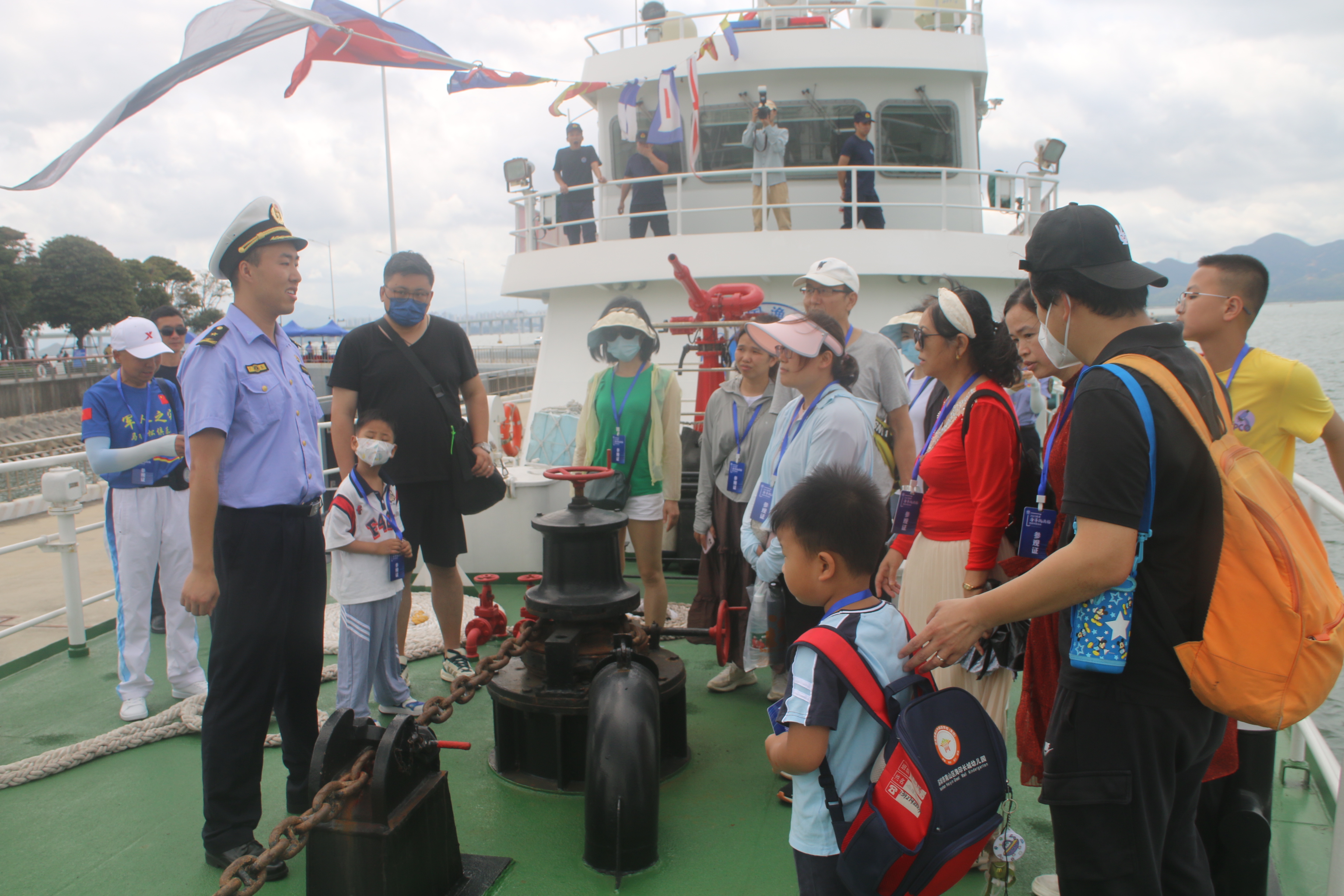 深圳举办2023年度首场海洋执法船市民开放活动
