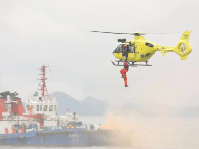 深圳消防水上大队参加海上应急演练