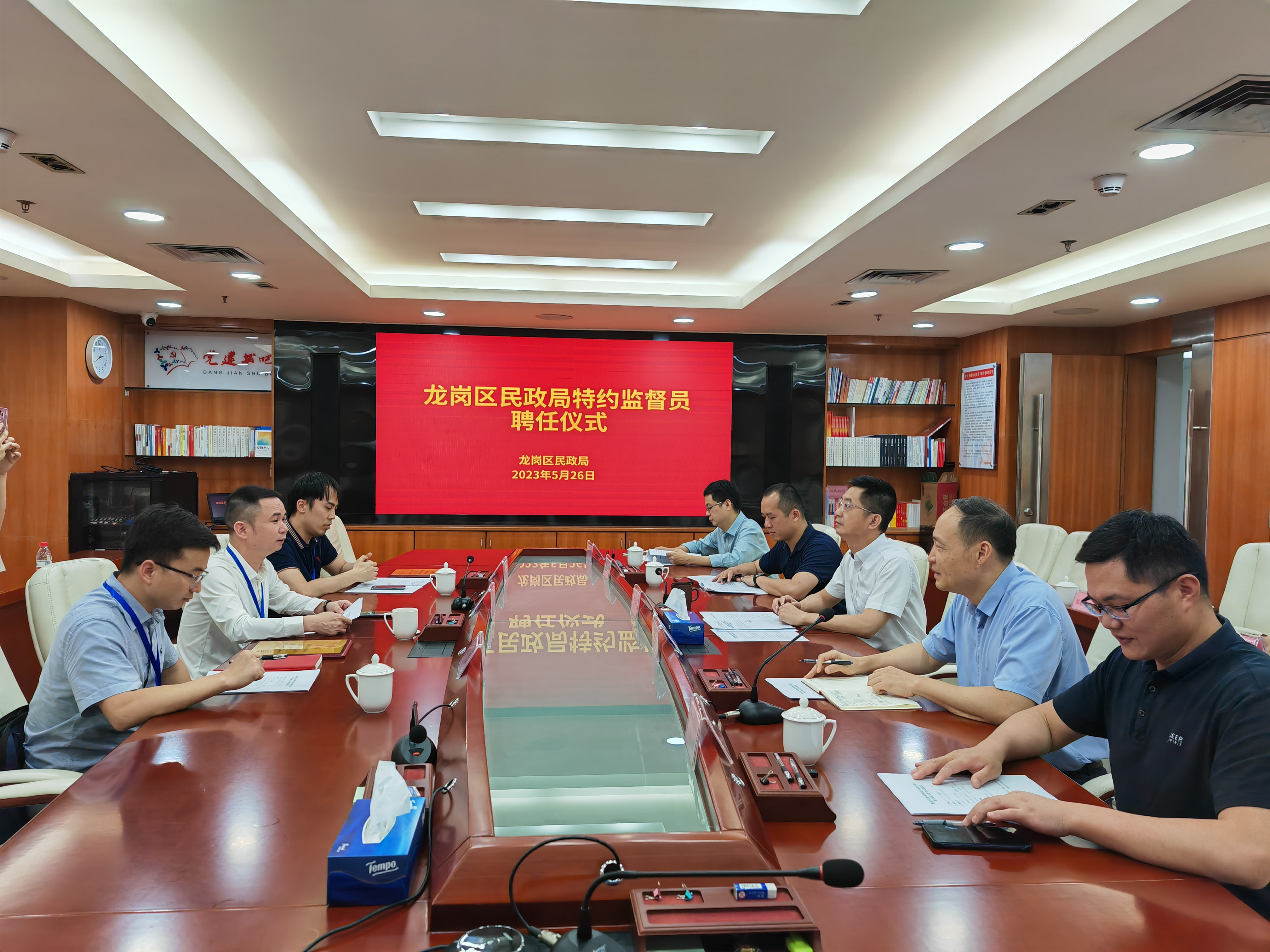 龙岗聘任区政协委员监督“一老一小”重点民生工作