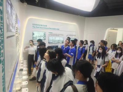 翠竹社区组织学生参观深圳市垃圾分类科普教育馆