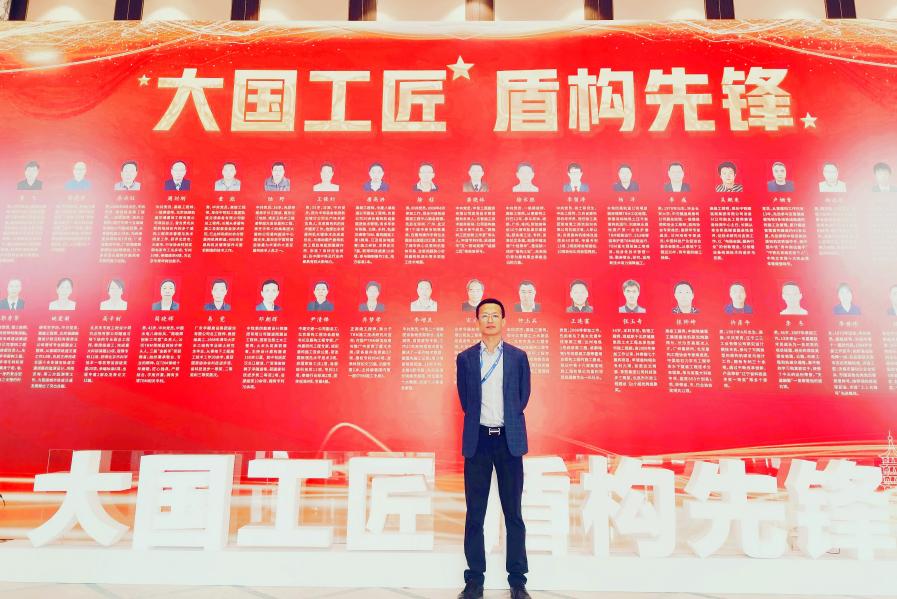 李冬：从普通技术员到全国“盾构工匠”