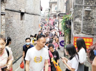 假期前4天日均接待游客超4万人次 江门长堤历史文化街区持续“狂飙”