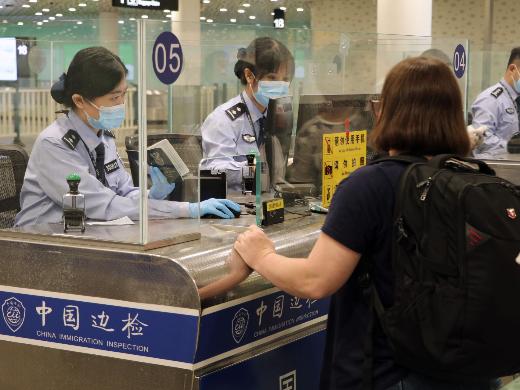 深圳机场口岸出入境人员数量突破2万人次